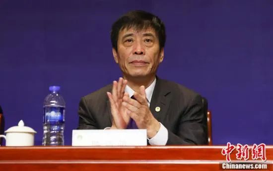 此前,他已经确定为《复联6》编剧。